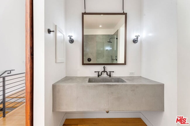 Building Photo - 1850 Industrial St