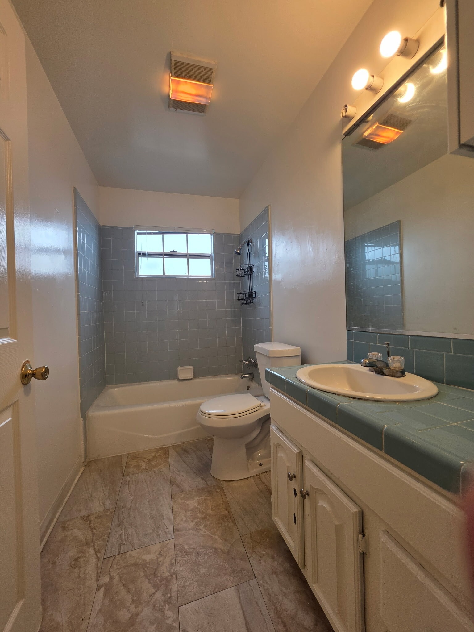 Building Photo - 220 S Pannes Ave