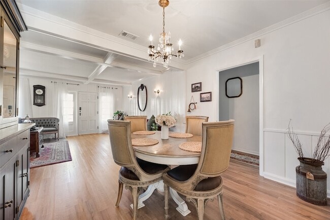 Building Photo - 2216 W Lotus Ave