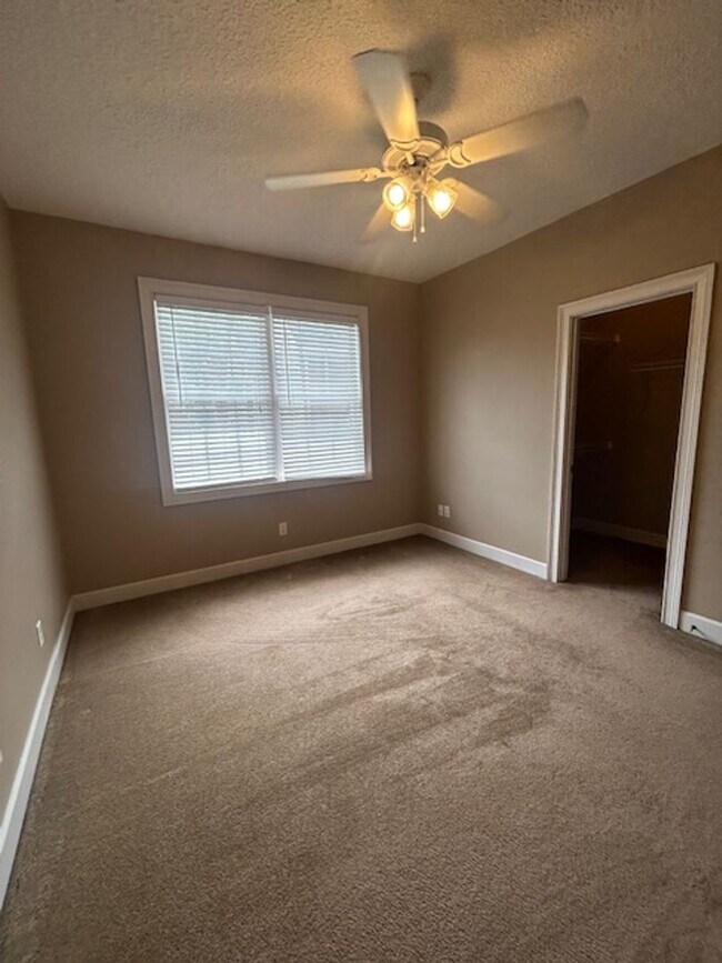 Building Photo - Spacious Single Family Home with Great Backyard!