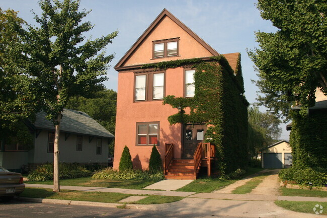 Building Photo - 1027 18th Ave SE