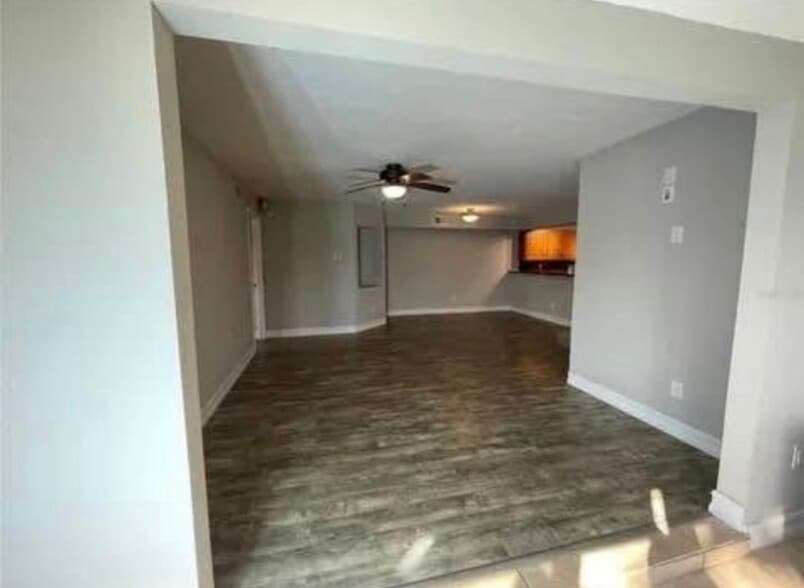 Building Photo - 2650 Oak Park Way