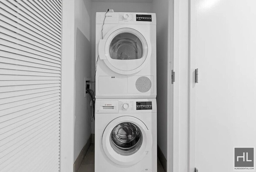 Building Photo - 310 Clarkson Ave