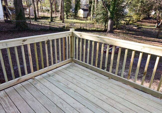 Building Photo - Welcome to this charming 3-bedroom, 1-bath...