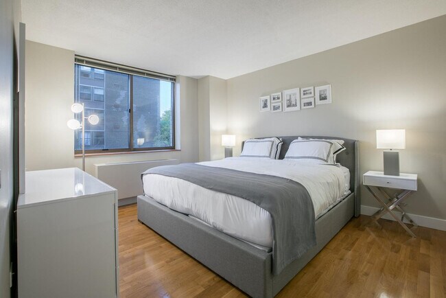 Building Photo - 58 W 91st St