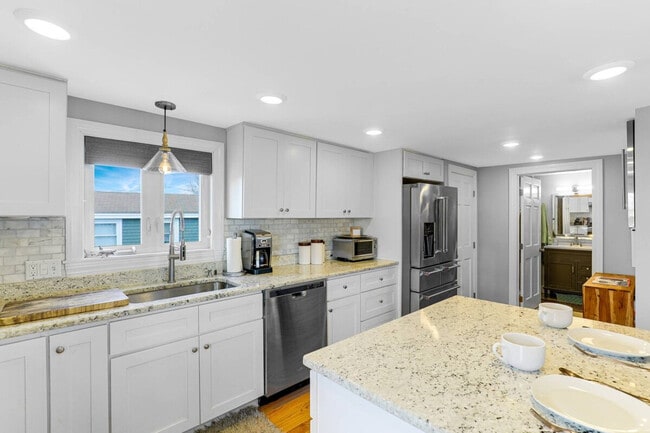 Building Photo - 32 Basin St