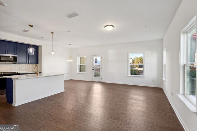 Building Photo - 727 Carmes Dr