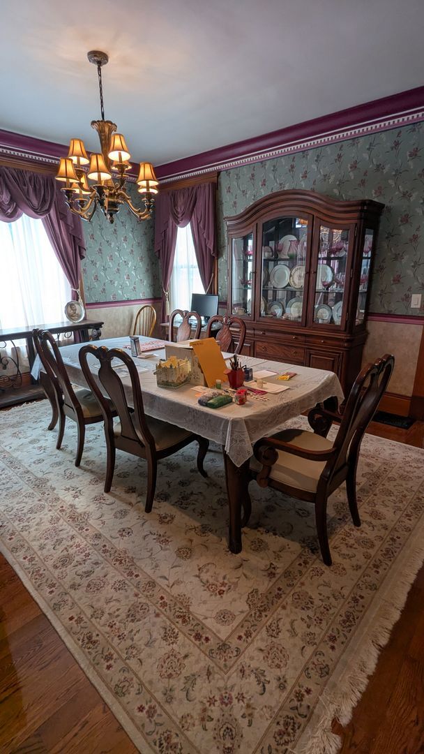 Building Photo - Welcome to this fully furnished 3-bedroom, 1.5-bath home in Massillon