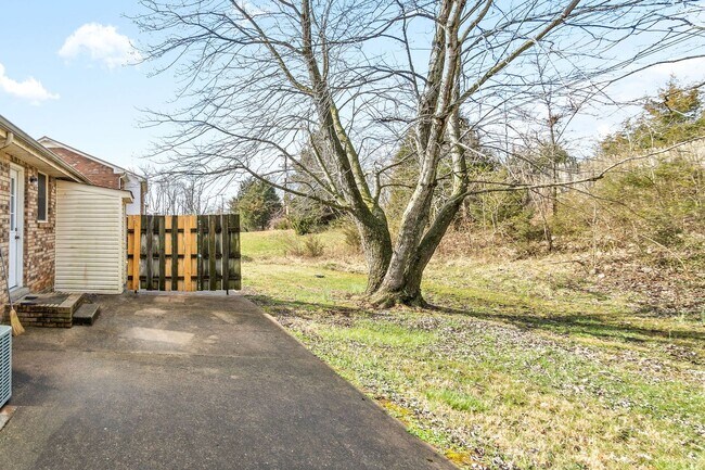 Building Photo - 144 Darlene Dr