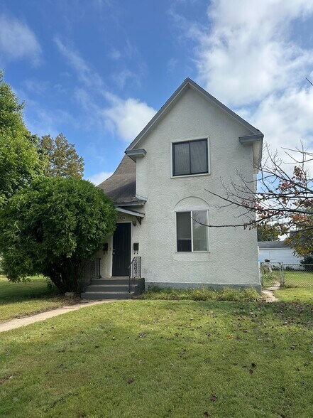 Primary Photo - 3829 Bloomington Ave