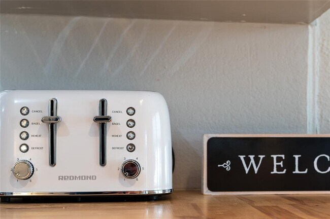 Building Photo - 505 Lbj Dr