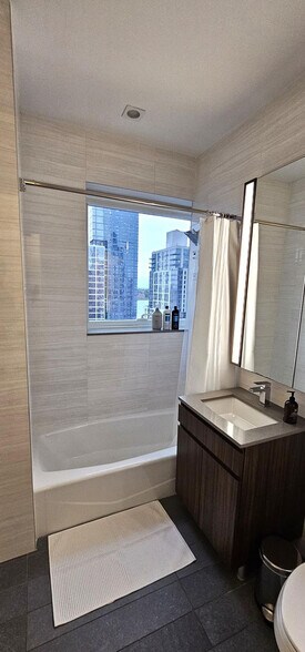 Building Photo - 508-507 W 28th St