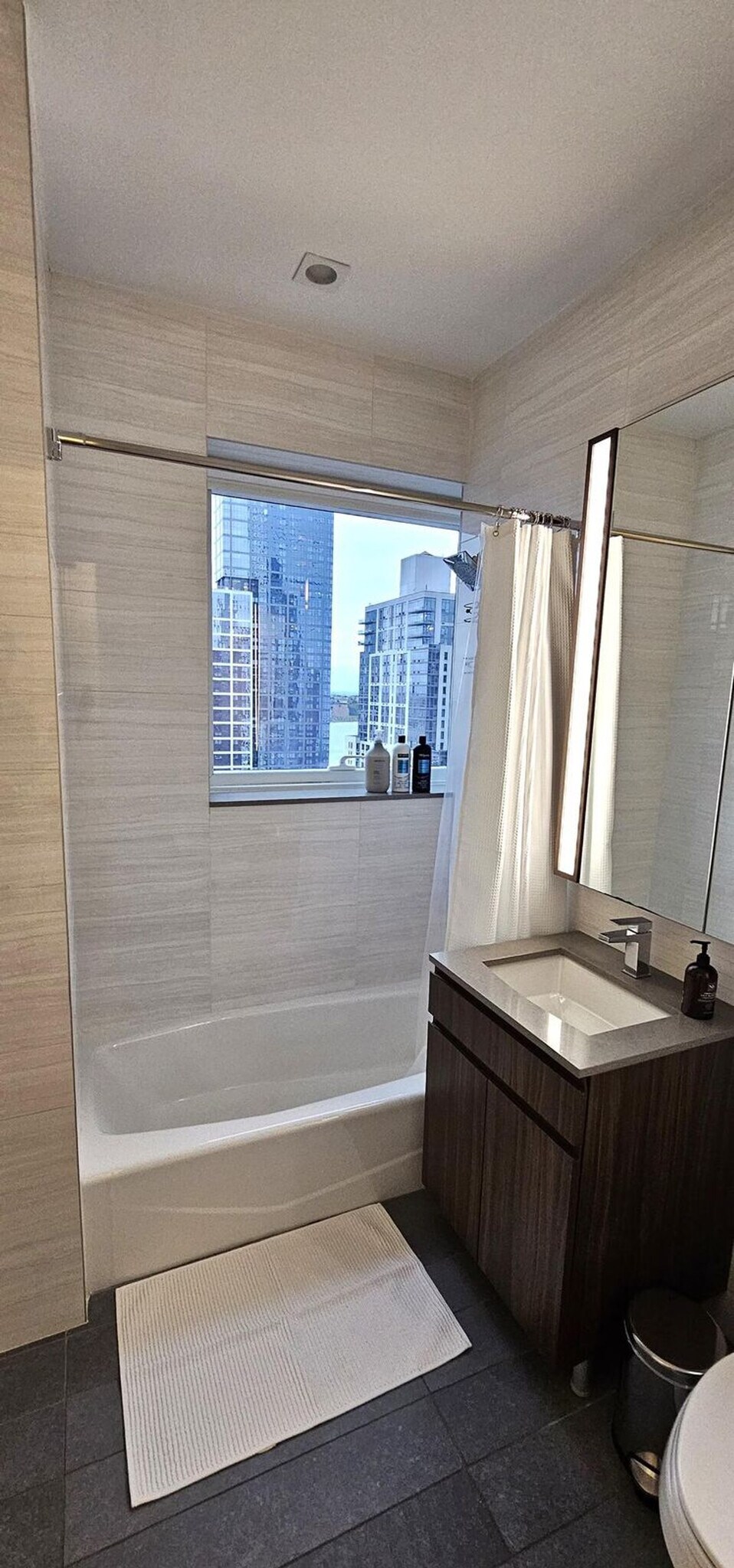 Building Photo - 508-507 W 28th St