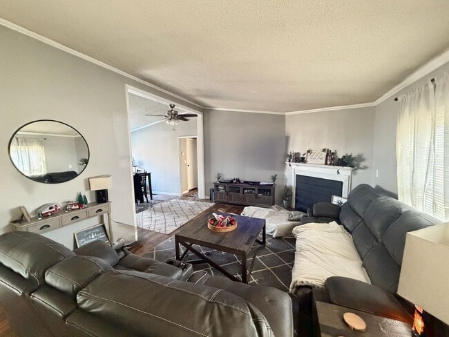 Building Photo - 2406 Robin Rd