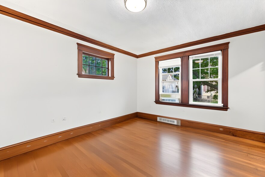 Building Photo - 99 Thorndike St