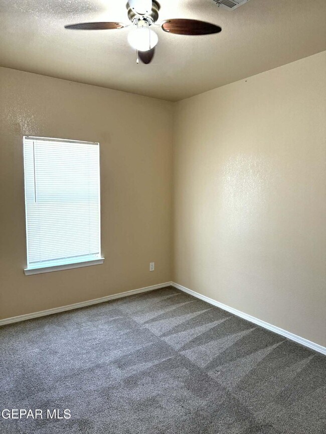 Building Photo - 10405 Canyon Sage Dr