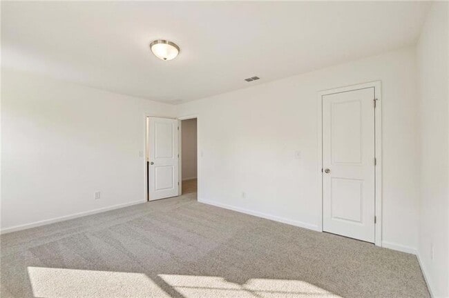 Building Photo - 204 Silverleaf Trl