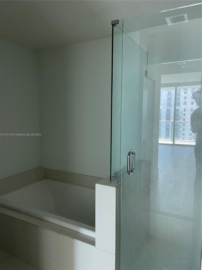 Building Photo - 1100 S Miami Ave