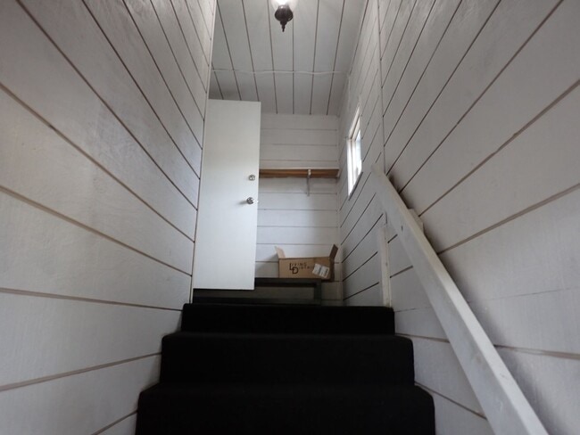 Building Photo - 307 10th Ave SE