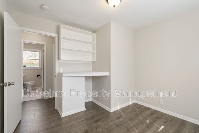 Building Photo - 802 Ramsey St