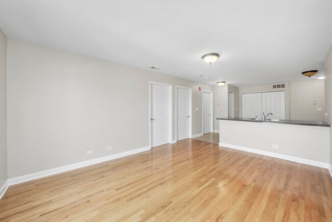 Building Photo - 3423 Ridgeland-303