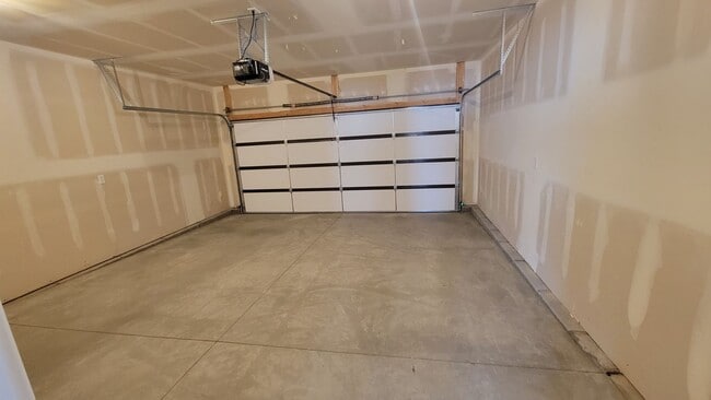 Building Photo - Cedar City 3 bed | 2 Bath | 2 Car Townhome
