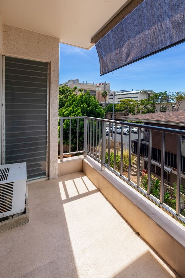 Building Photo - Queens Villa 1bd/1ba/1parking