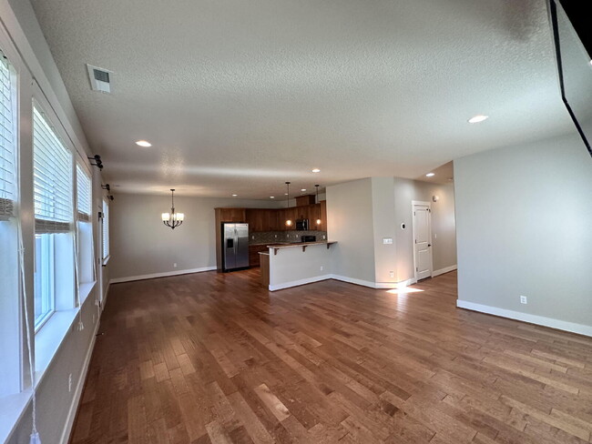 Building Photo - 3 Bed 2 1/2 Bath Wilsonville Gem ** $500 o...