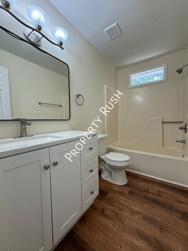 Building Photo - 1511 Rustic Dr