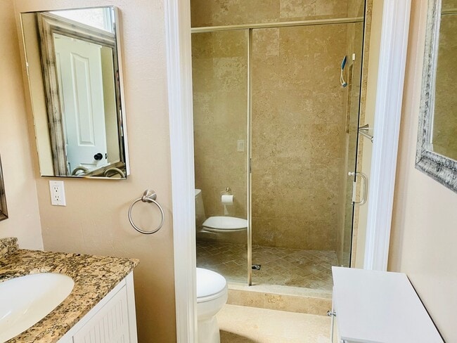 Building Photo - Calabasas Two-Story 4b/3b Beautifully & Mo...