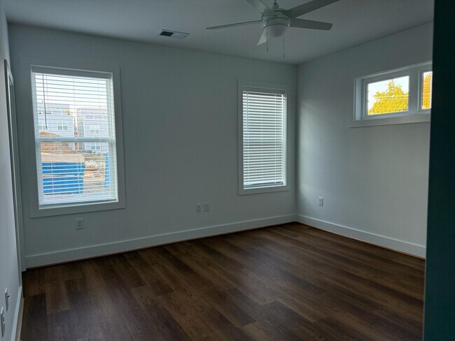 Building Photo - 909 Bainbridge St