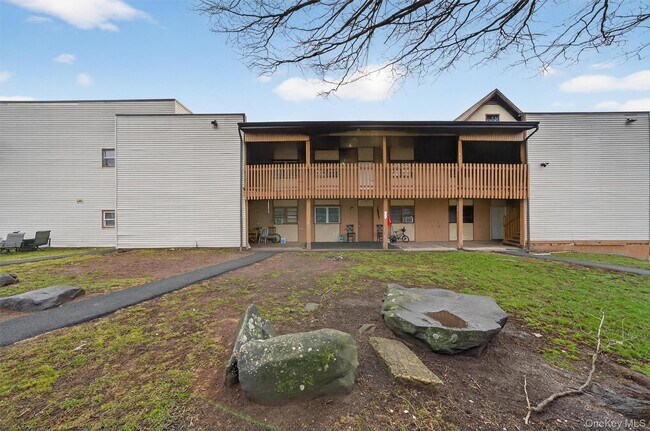 Building Photo - 376 NY-52