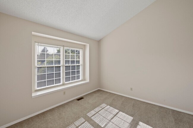 Building Photo - BRIGHT & UPDATED RANCH-STYLE HOME in D-20