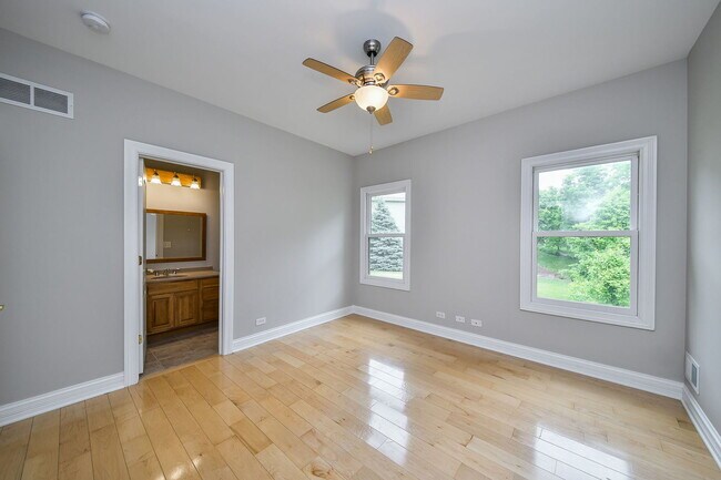 Building Photo - 104 Bruell St