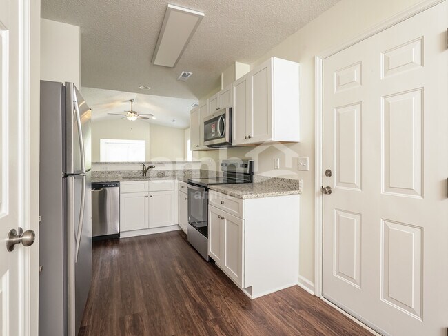 Building Photo - 5835 Regent Village Dr