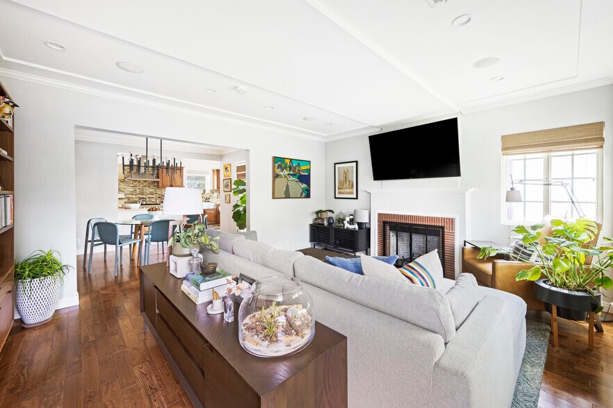 Building Photo - 1772 S Orange Grove Ave