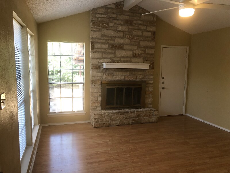 Building Photo - 702 Ranch Rd