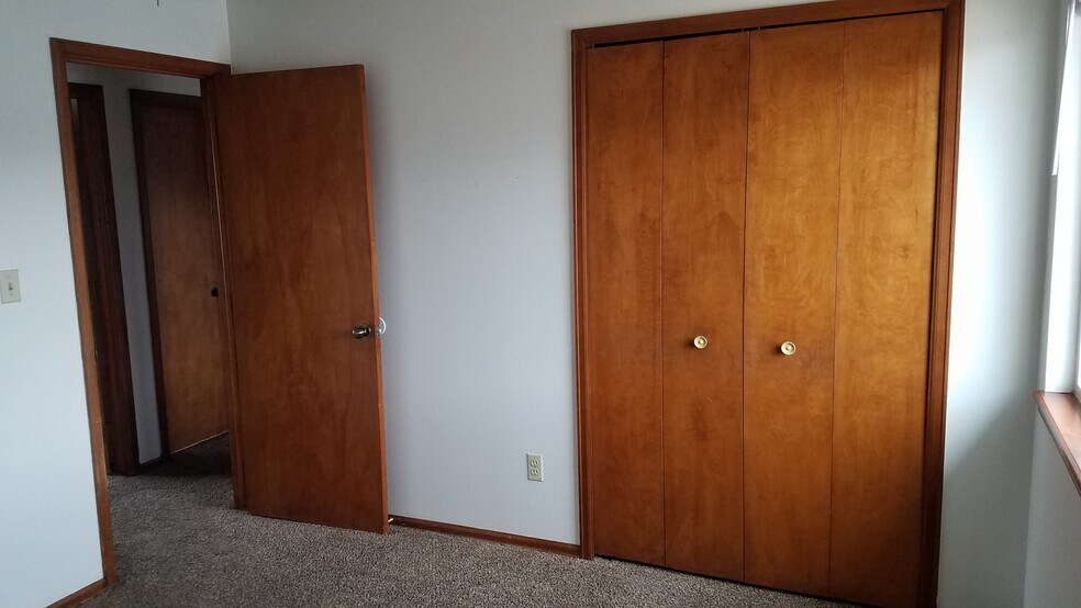 Front side (west) bedroom - 6646 Provincial Dr