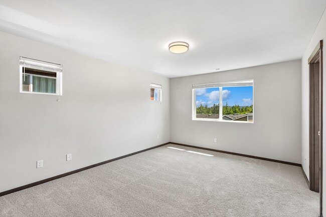 Building Photo - Newer 5 Bedroom Home off Loxie Eagans! Min...