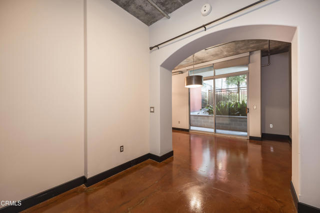 Building Photo - 840 E Green St