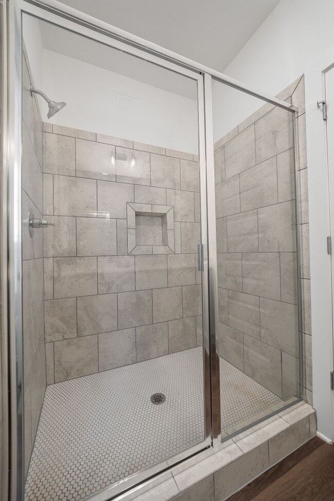 Building Photo - 2 Bedroom Home in Premier Location