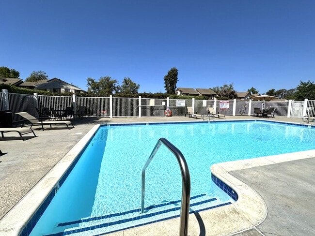 Building Photo - Mira Mesa Gem! Spacious 2BR Condo w/A/C, I...