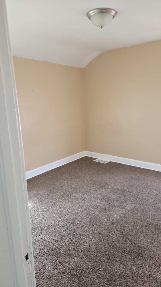 Building Photo - 9124 Manor St