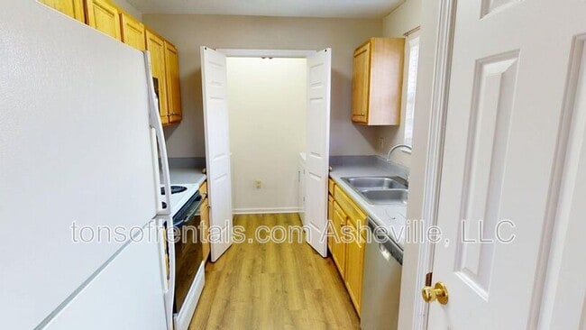 Building Photo - 604 Carlyle Way