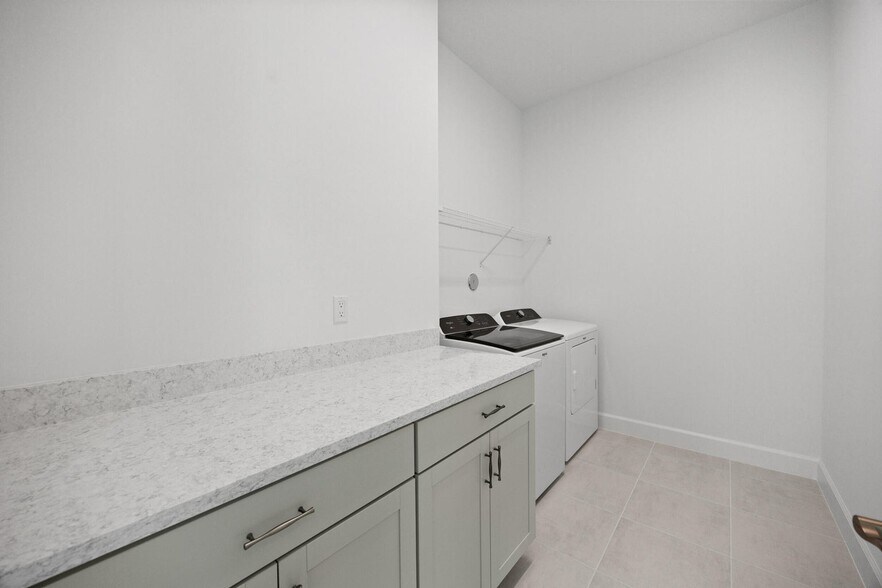 Building Photo - 15144 Wildwood Cir