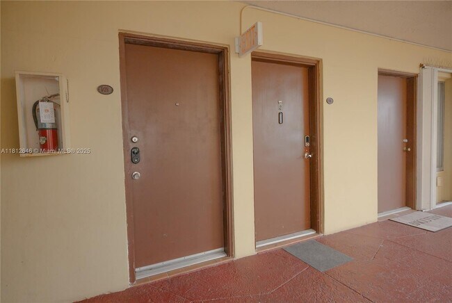 Building Photo - 9210 Fontainebleau Blvd