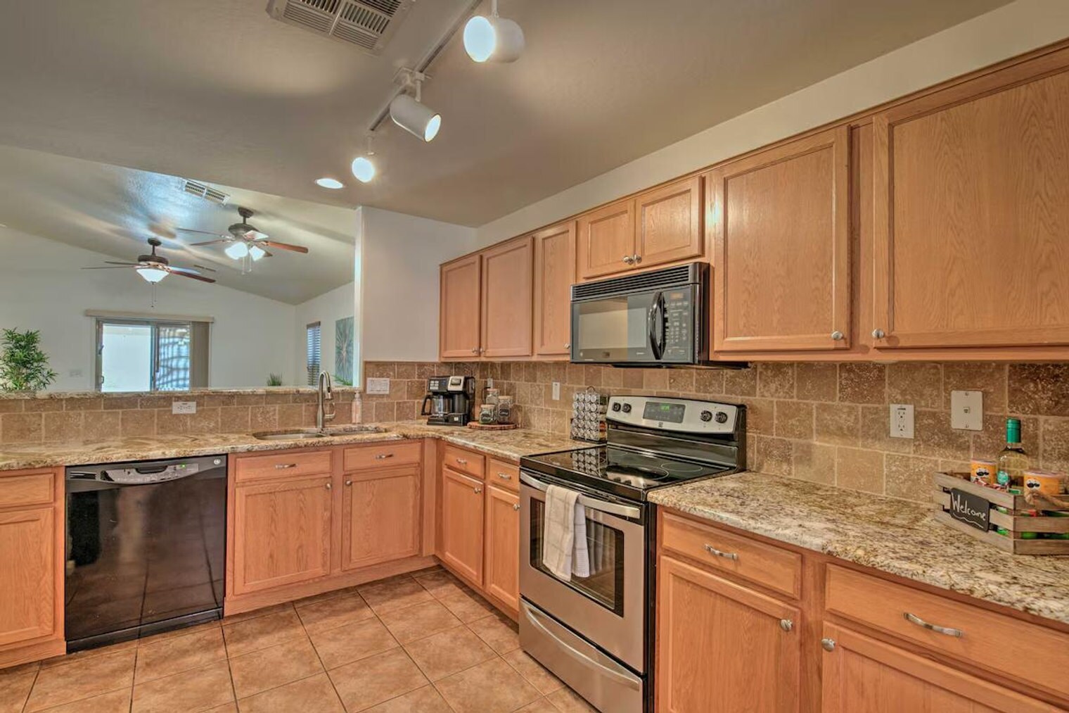 Building Photo - 1021 S 167th Ln