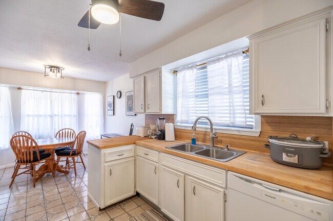 Building Photo - 5725 Quail Run St