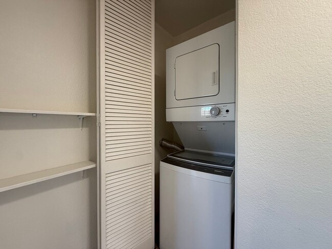 Building Photo - Beautiful 2B/2BA Condo in Rancho Penasquitos!