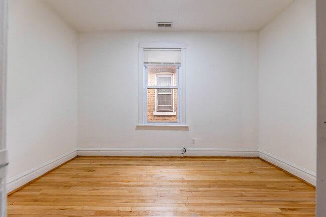 Building Photo - 2630 W 42nd St